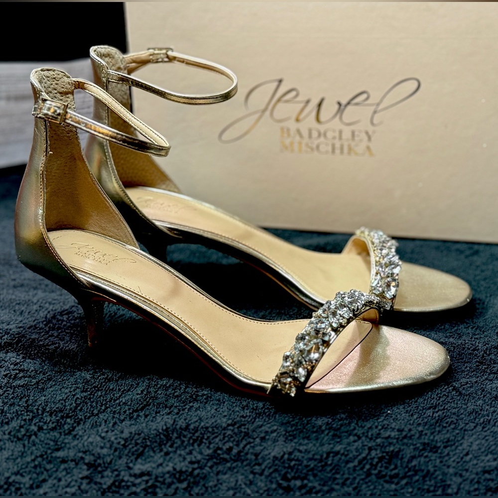Jewel Badgley Mischka Kitten Heel